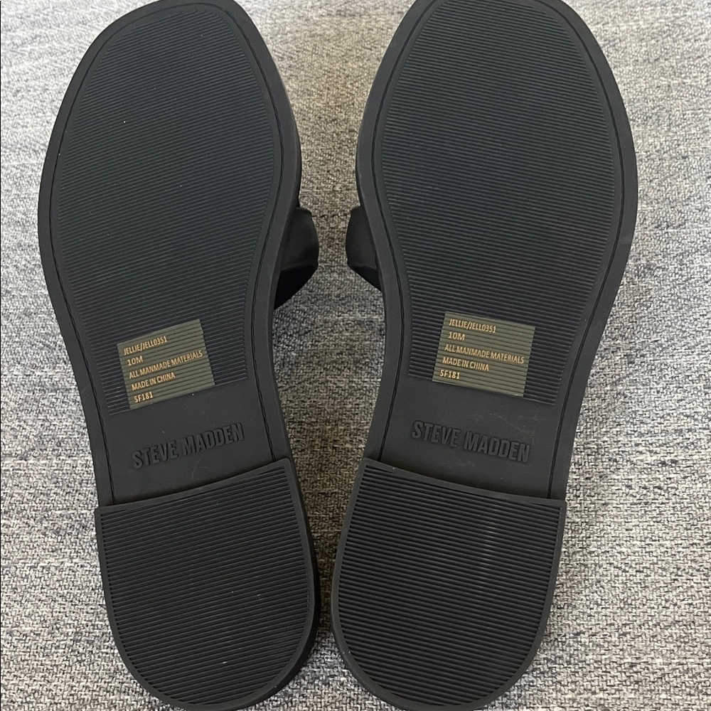 Steve Madden Black Slide Sandals with Teardrop Cutout - Picture 4 of 4